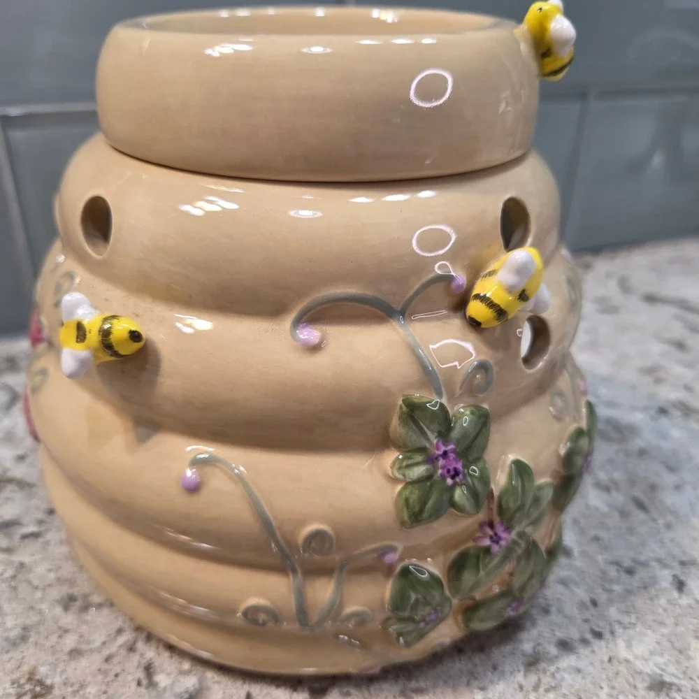 Vintage PartyLite Bee Hive Ceramic Wax Warmer Tea Light Holder Garden Bumble Bee